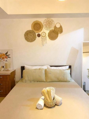 Amethyst Suites Azure